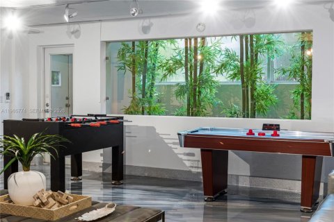 House in Miami, Florida 7 bedrooms, 519.14 sq.m. № 2183146 - photo 21