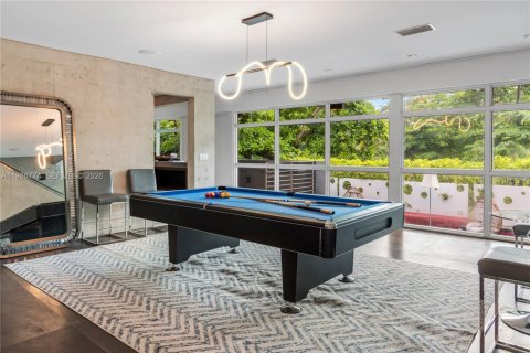 House in Miami, Florida 7 bedrooms, 519.14 sq.m. № 2183146 - photo 18