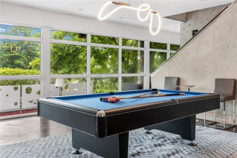 House in Miami, Florida 7 bedrooms, 519.14 sq.m. № 2183146 - photo 19
