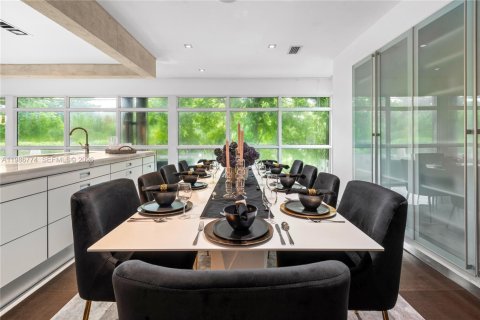 House in Miami, Florida 7 bedrooms, 519.14 sq.m. № 2183146 - photo 24