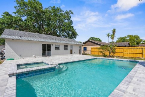 House in New Port Richey, Florida 3 bedrooms, 103.86 sq.m. № 1661699 - photo 28