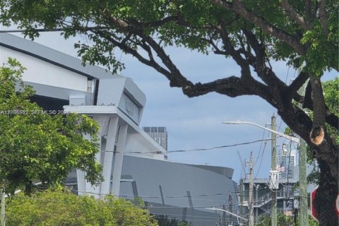 Villa ou maison à vendre à Miami, Floride: 2 chambres, 193.61 m2 № 2071140 - photo 3