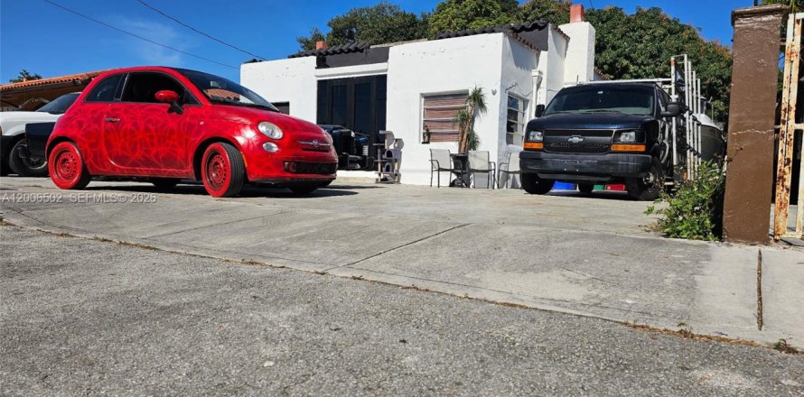 Villa ou maison à Miami, Floride 2 chambres, 193.61 m2 № 2071140