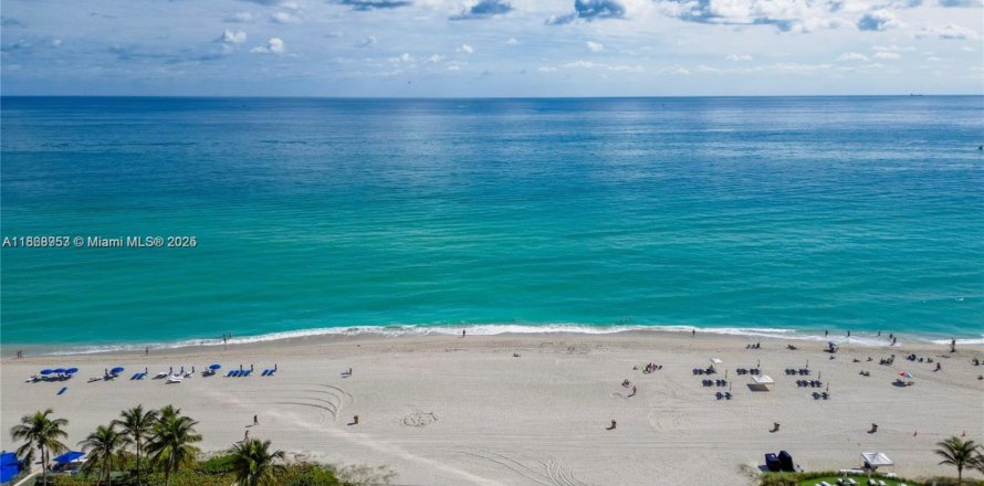 Condo in Sunny Isles Beach, Florida, 2 bedrooms in AURORA  № 1897754