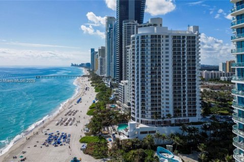 Condo in Sunny Isles Beach, Florida, 2 bedrooms in AURORA  № 1897754 - photo 15