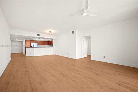 Copropriété à louer à North Miami, Floride: 3 chambres, 190.26 m2 № 2085744 - photo 13