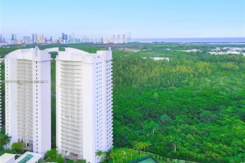 Copropriété à louer à North Miami, Floride: 3 chambres, 190.26 m2 № 2085744 - photo 2