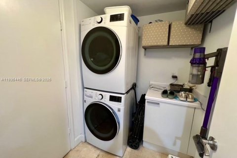 Copropriété à vendre à North Miami, Floride: 2 chambres, 148.92 m2 № 2088548 - photo 15