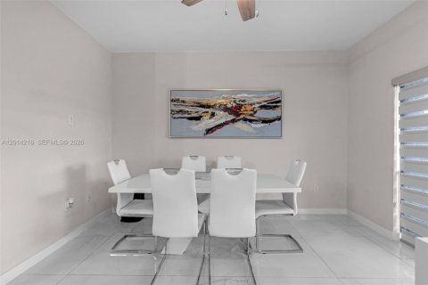 Townhouse in Miami, Florida 3 bedrooms, 133.87 sq.m. № 2076250 - photo 5
