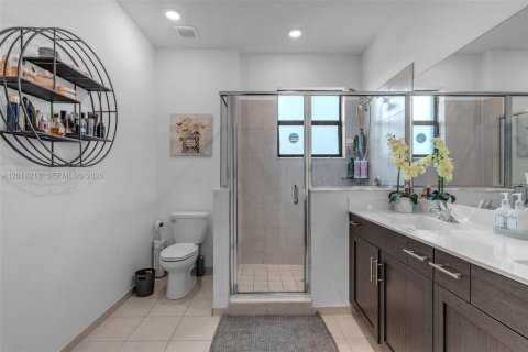 Townhouse in Miami, Florida 3 bedrooms, 133.87 sq.m. № 2076250 - photo 10