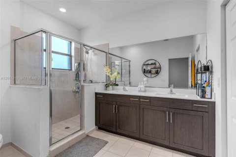 Townhouse in Miami, Florida 3 bedrooms, 133.87 sq.m. № 2076250 - photo 9