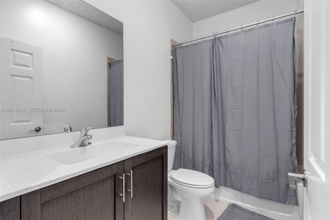 Townhouse in Miami, Florida 3 bedrooms, 133.87 sq.m. № 2076250 - photo 14