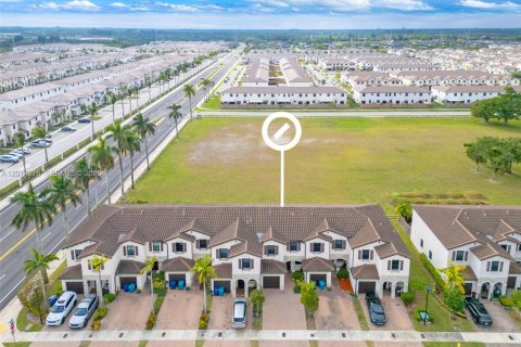 Townhouse in Miami, Florida 3 bedrooms, 133.87 sq.m. № 2076250 - photo 17