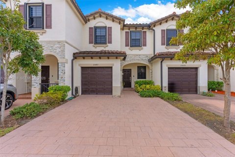 Townhouse in Miami, Florida 3 bedrooms, 133.87 sq.m. № 2076250
