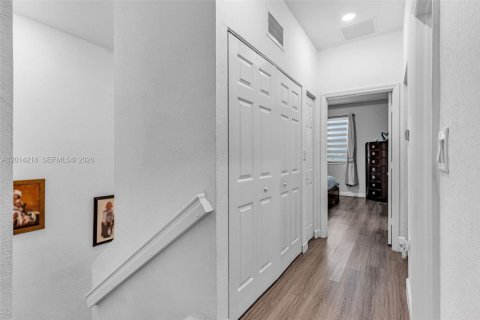 Townhouse in Miami, Florida 3 bedrooms, 133.87 sq.m. № 2076250 - photo 11