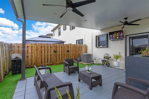 Townhouse in Miami, Florida 3 bedrooms, 133.87 sq.m. № 2076250 - photo 16