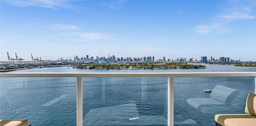 Кондоминиум с 1 спальней в Майами-Бич, Флорида № 2057448