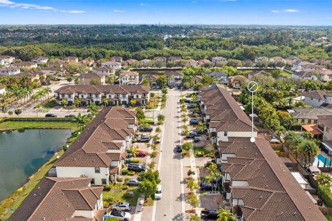 Adosado en alquiler en Hialeah, Florida, 3 dormitorios, 158.58 m2 № 1950977 - foto 8