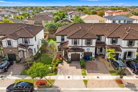 Adosado en alquiler en Hialeah, Florida, 3 dormitorios, 158.58 m2 № 1950977 - foto 5