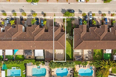 Adosado en alquiler en Hialeah, Florida, 3 dormitorios, 158.58 m2 № 1950977 - foto 3