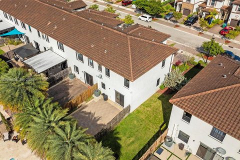 Adosado en alquiler en Hialeah, Florida, 3 dormitorios, 158.58 m2 № 1950977 - foto 10