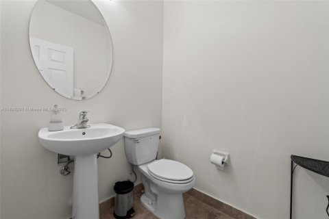 Adosado en alquiler en Hialeah, Florida, 3 dormitorios, 158.58 m2 № 1950977 - foto 24