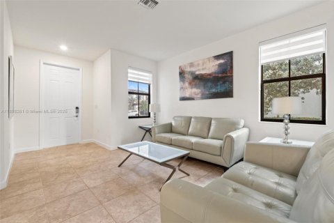 Adosado en alquiler en Hialeah, Florida, 3 dormitorios, 158.58 m2 № 1950977 - foto 17