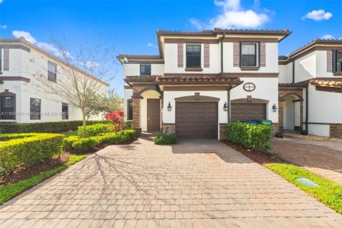 Adosado en alquiler en Hialeah, Florida, 3 dormitorios, 158.58 m2 № 1950977 - foto 1