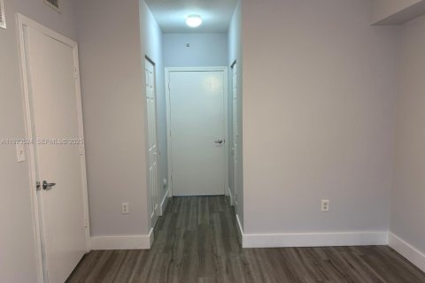 Condo in Cutler Bay, Florida, 2 bedrooms  № 1982642 - photo 12