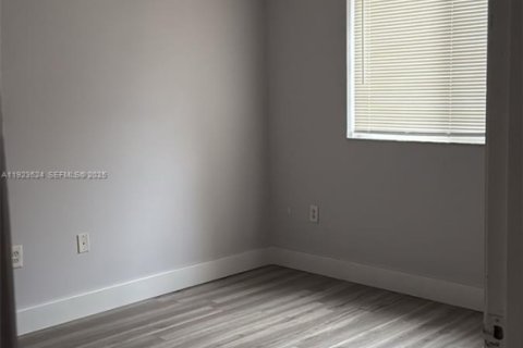 Condo in Cutler Bay, Florida, 2 bedrooms  № 1982642 - photo 7