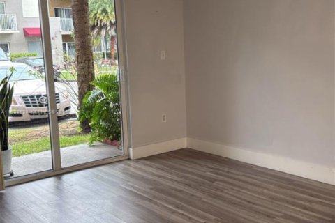 Condo in Cutler Bay, Florida, 2 bedrooms  № 1982642 - photo 4