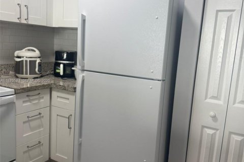 Condo in Cutler Bay, Florida, 2 bedrooms  № 1982642 - photo 3