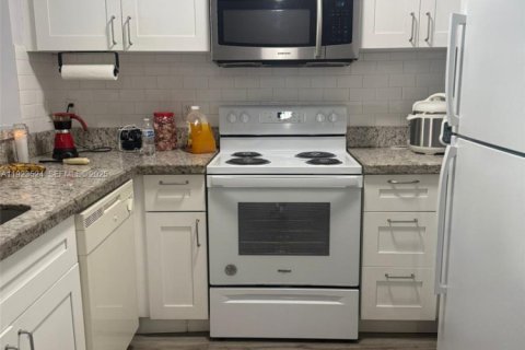 Condo in Cutler Bay, Florida, 2 bedrooms  № 1982642 - photo 2