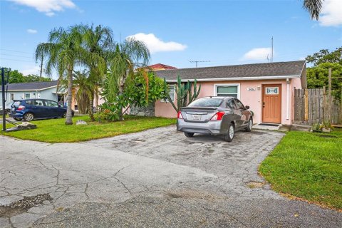 Immobilier commercial à vendre à New Port Richey, Floride: 4 chambres, 190.26 m2 № 1900296 - photo 3