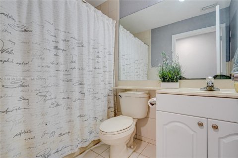 Villa ou maison à vendre à Miami, Floride: 4 chambres, 214.23 m2 № 1931926 - photo 25