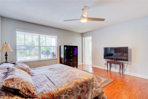 Villa ou maison à vendre à Miami, Floride: 4 chambres, 214.23 m2 № 1931926 - photo 28