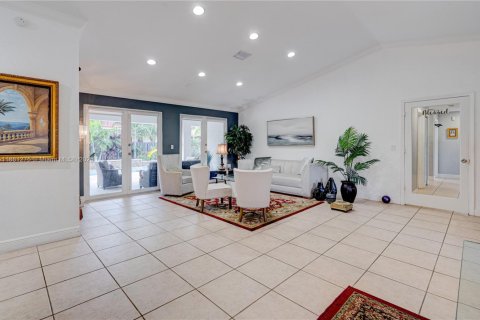 Villa ou maison à vendre à Miami, Floride: 4 chambres, 214.23 m2 № 1931926 - photo 8