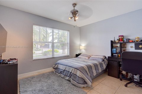 Villa ou maison à vendre à Miami, Floride: 4 chambres, 214.23 m2 № 1931926 - photo 19