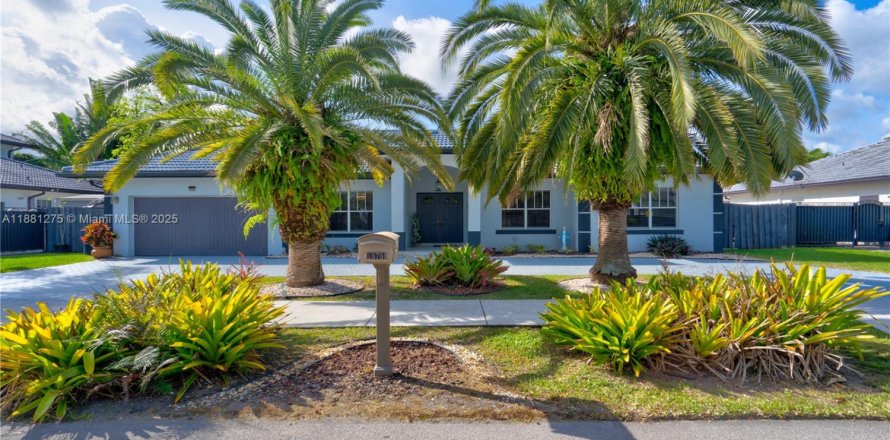 Villa ou maison à Miami, Floride 4 chambres, 214.23 m2 № 1931926