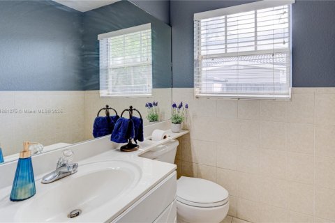 Villa ou maison à vendre à Miami, Floride: 4 chambres, 214.23 m2 № 1931926 - photo 18