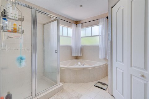 Villa ou maison à vendre à Miami, Floride: 4 chambres, 214.23 m2 № 1931926 - photo 30