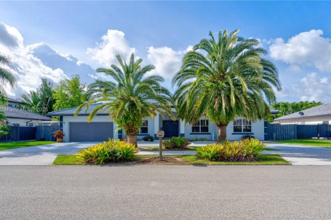 Villa ou maison à vendre à Miami, Floride: 4 chambres, 214.23 m2 № 1931926 - photo 2