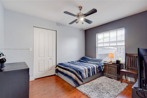 Villa ou maison à vendre à Miami, Floride: 4 chambres, 214.23 m2 № 1931926 - photo 24