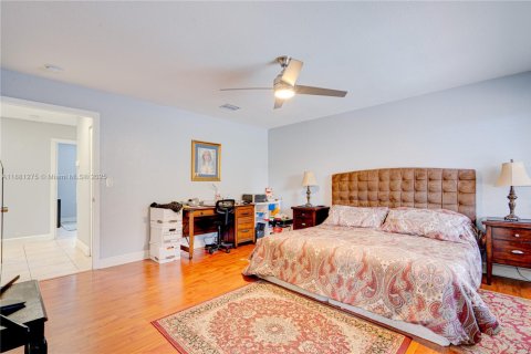 Villa ou maison à vendre à Miami, Floride: 4 chambres, 214.23 m2 № 1931926 - photo 27