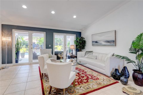 Villa ou maison à vendre à Miami, Floride: 4 chambres, 214.23 m2 № 1931926 - photo 10