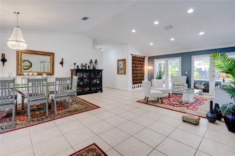 Villa ou maison à vendre à Miami, Floride: 4 chambres, 214.23 m2 № 1931926 - photo 5