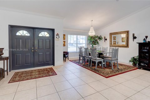 Villa ou maison à vendre à Miami, Floride: 4 chambres, 214.23 m2 № 1931926 - photo 6