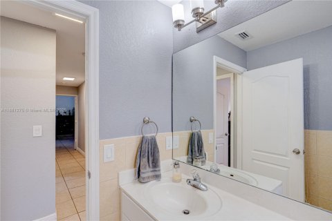 Villa ou maison à vendre à Miami, Floride: 4 chambres, 214.23 m2 № 1931926 - photo 23