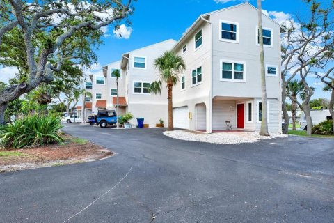 Touwnhouse à vendre à Indian Rocks Beach, Floride: 14 chambres, 796.64 m2 № 1846654 - photo 2