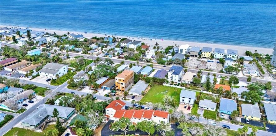 Touwnhouse à Indian Rocks Beach, Floride 14 chambres, 796.64 m2 № 1846654